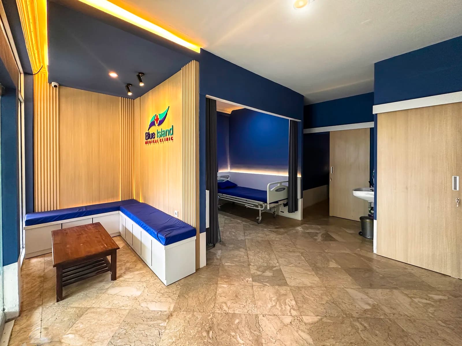 Blue Island Medical Clinic waiting area and treatment room